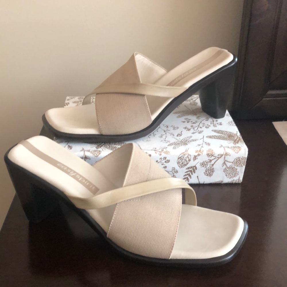 Easy Spirit Cream and Tan Women's Heels